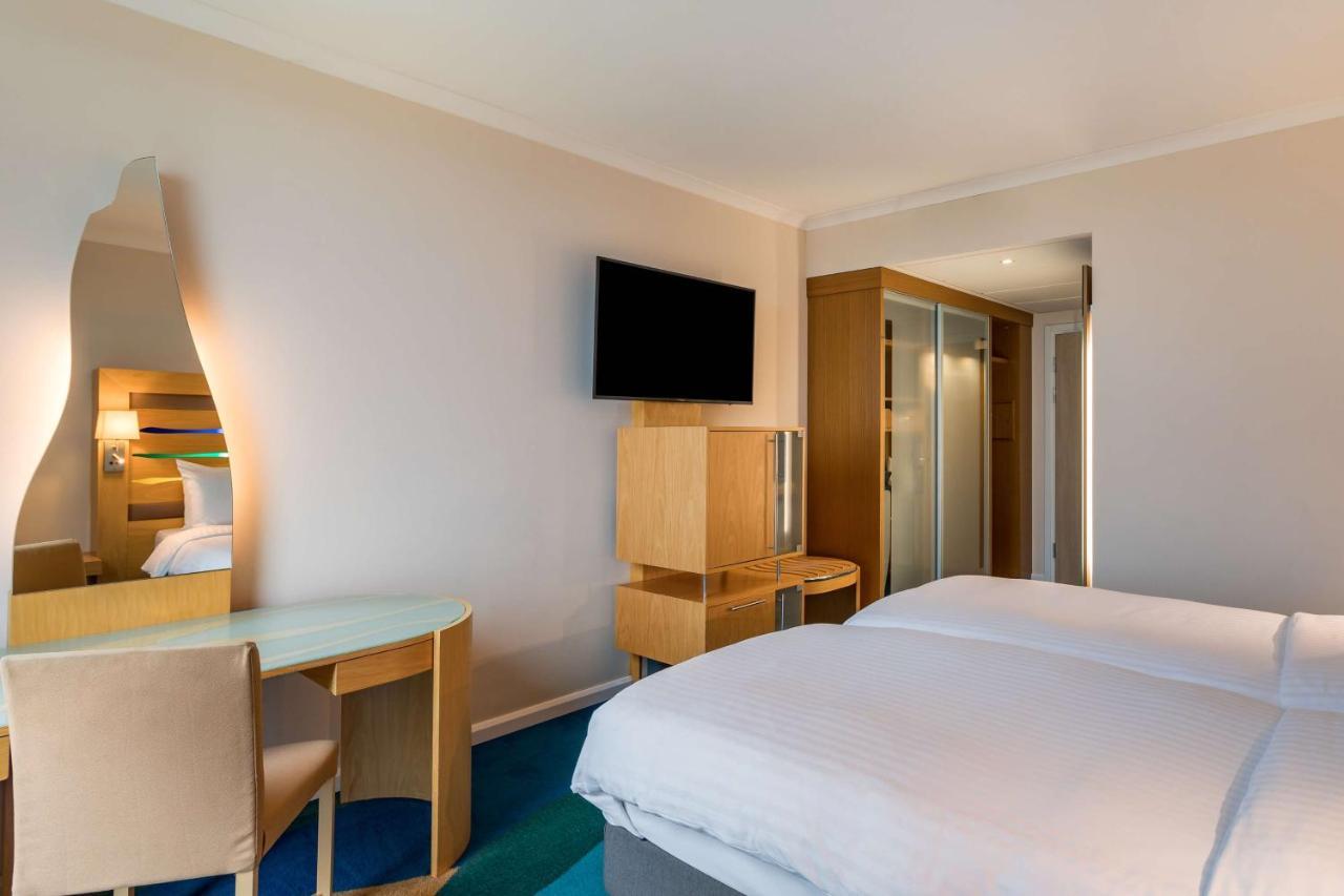 Radisson Blu Hotel London Stansted Airport Stansted Mountfitchet Exterior photo Room interior