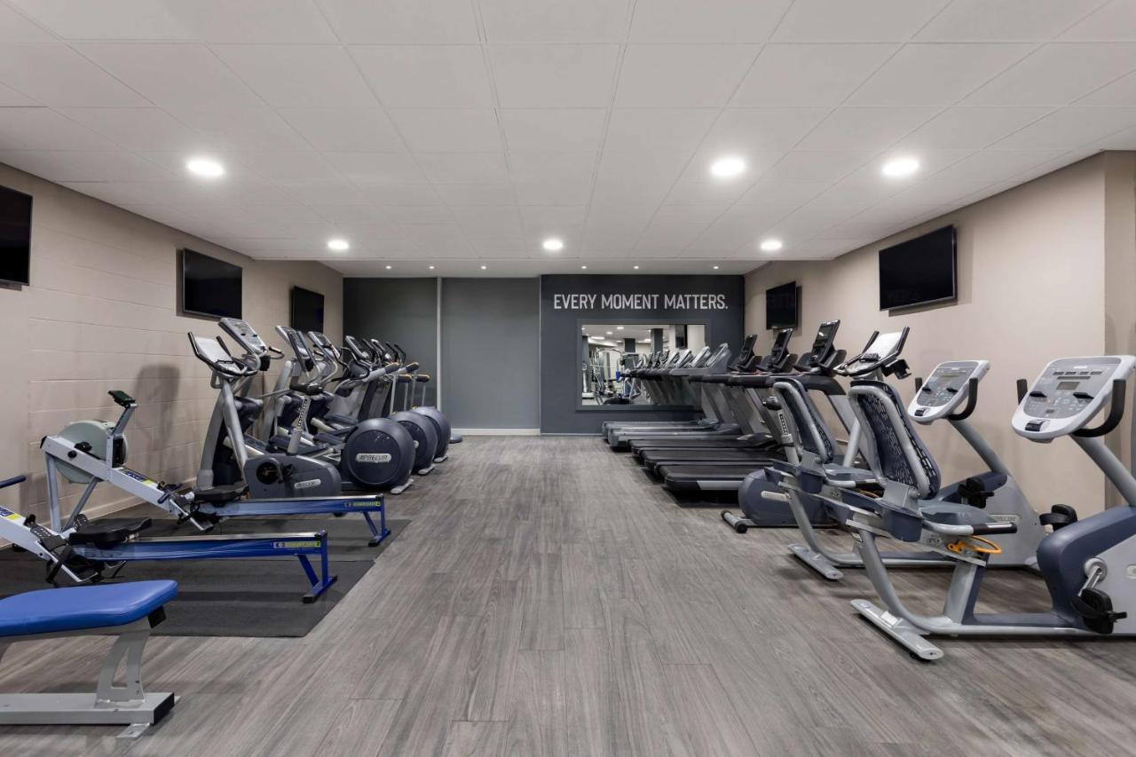 Radisson Blu Hotel London Stansted Airport Stansted Mountfitchet Exterior photo The gym at the hotel