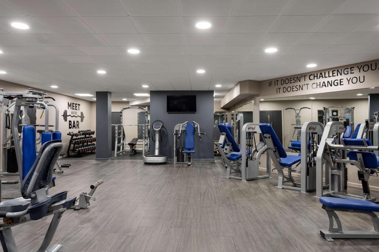 Radisson Blu Hotel London Stansted Airport Stansted Mountfitchet Exterior photo Gym interior design