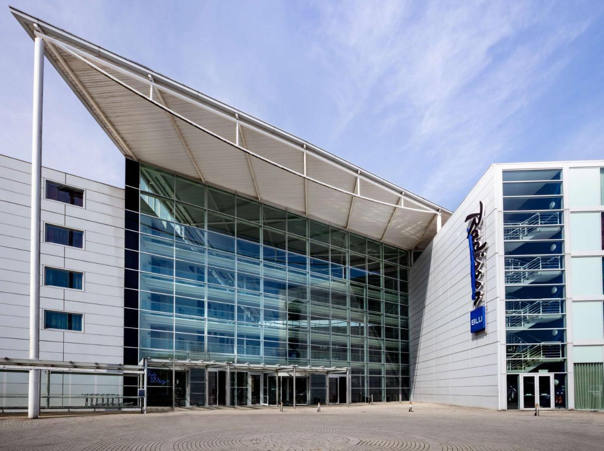 Radisson Blu Hotel London Stansted Airport Stansted Mountfitchet Exterior photo The building of the hotel