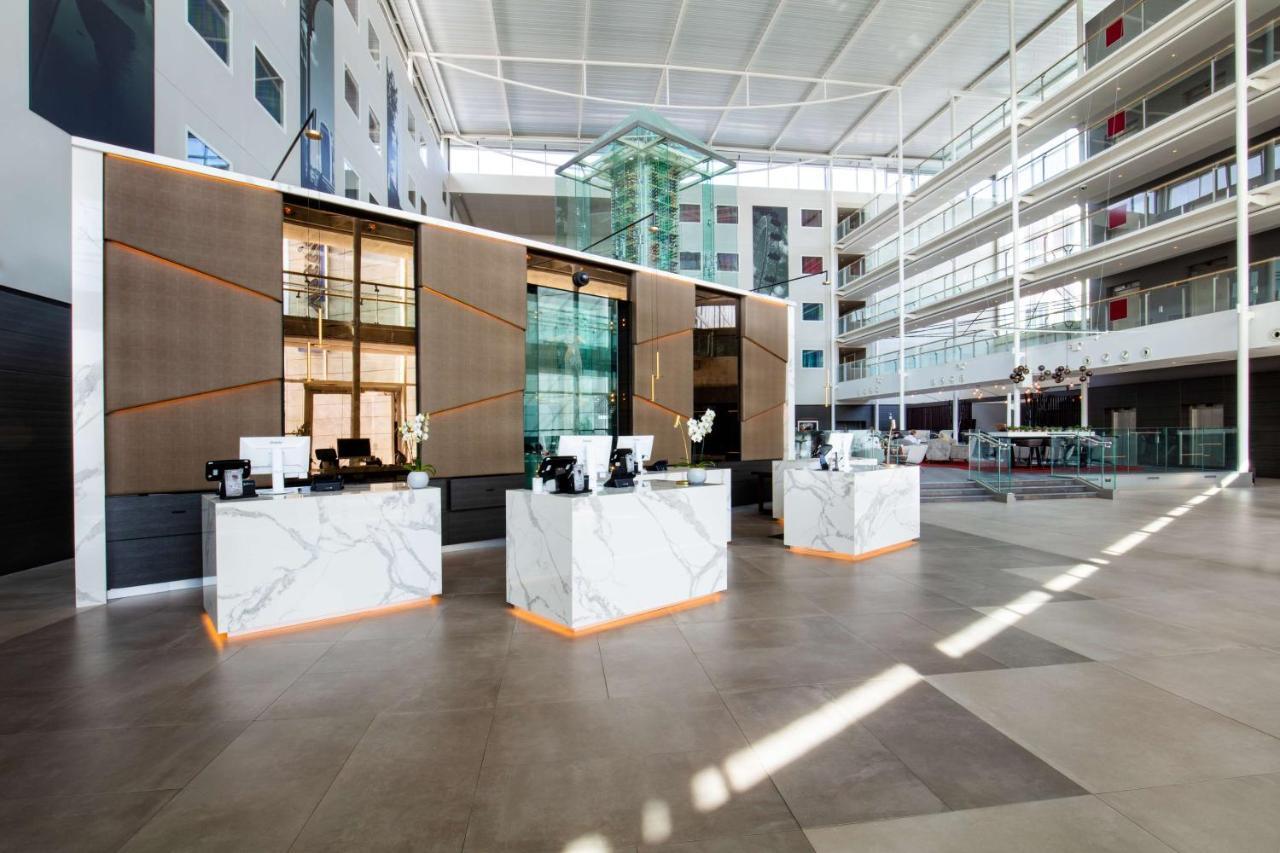 Radisson Blu Hotel London Stansted Airport Stansted Mountfitchet Exterior photo Reception desk at the hotel